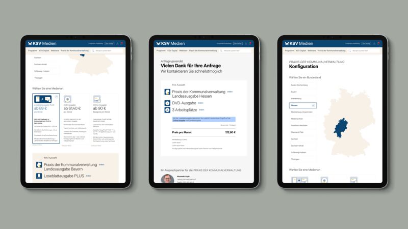 Drei Tablets mit dem Konfigurator für „Praxis der Kommunalverwaltung“: die Wahl der Medienart mit Preisen pro Monat, eine Bestätigungsseite mit der Zusammenfassung der Anfrage, und eine Deutschlandkarte zur Auswahl des Bundeslands mit hervorgehobenem Hessen.
